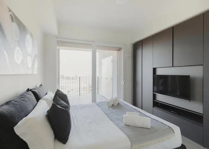 Gohost - Modern And Bright Apartments With Terrace And Balcony
